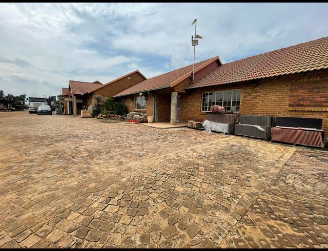 6,817M² INDUSTRIAL YARD FOR SALE IN ANZAC